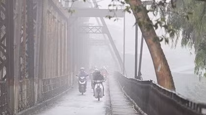 Hà Nội sáng có mưa, trưa chiều hửng nắng