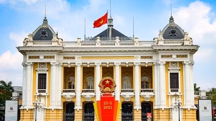 Bắc Bộ duy trì nắng nóng, Nam Bộ trời mưa giông