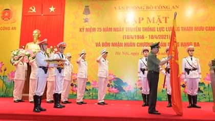 “Trung thành - Tận tụy, Mưu trí - Sáng tạo, Đoàn kết - Lập công”