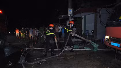 Kho hàng tại huyện Thanh Miện phát hỏa trong đêm
