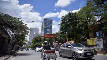 Bắc và Trung Bộ ngày oi nóng, chiều tối trời mưa giông