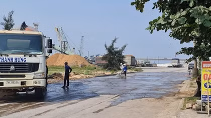 Người dân bức xúc vì phải sống trong môi trường ô nhiễm