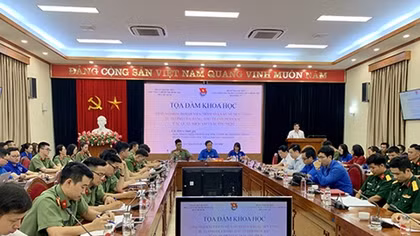 Thanh niên xung kích tham gia bảo vệ nền tảng tư tưởng của Đảng