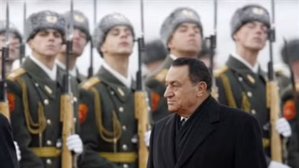 Hosni Mubarak ba thập kỷ công – tội