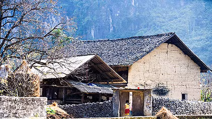Vượt cao nguyên đá ngắm kiến trúc nhà cổ của người Mông