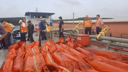 Xử lý kịp thời sự cố tràn dầu, container trôi nơi tàu Vietsun Integrity chìm