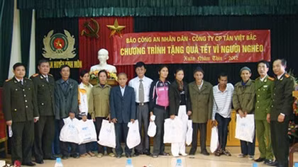 Tin tưởng, đồng hành cùng Báo CAND làm thiện nguyện