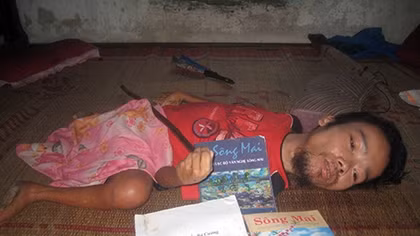 Sâu lắng tiếng thơ của chàng trai bại liệt
