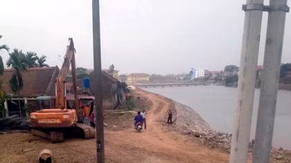 Nhiều hộ dân lao đao vì nhà sụt lún