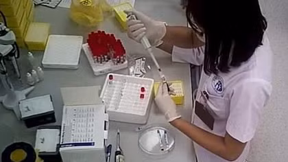 Đình chỉ 3 cán bộ, yêu cầu BV Xanh Pôn giải trình vụ "cắt đôi que thử"
