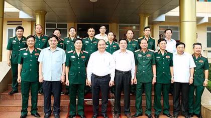 Thủ tướng Nguyễn Xuân Phúc thăm và làm việc với Bộ Tư lệnh Quân khu 4