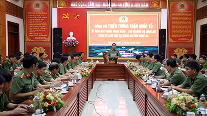 Thứ trưởng Trần Quốc Tỏ làm việc với Công an tỉnh Nghệ An