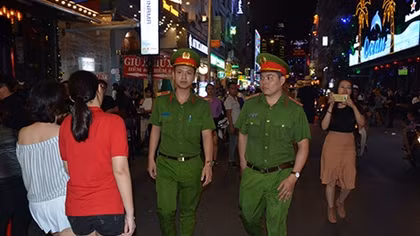 Ăn Tết Tây ở... “phố Tây”