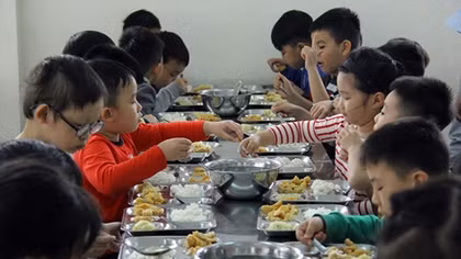 Yêu cầu các trường học không loại bỏ thịt lợn khỏi thực đơn