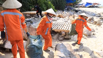 Ghềnh đá Nam Ô đối mặt với ô nhiễm môi trường