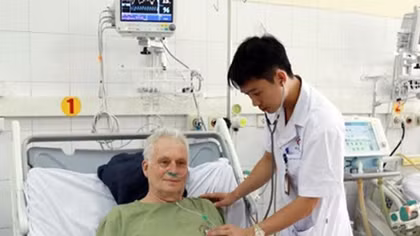 Cấp cứu kịp thời du khách Hà Lan bị nhồi máu cơ tim