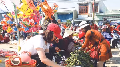 Phiên chợ chỉ họp vào mùng 1 Tết Nguyên đán