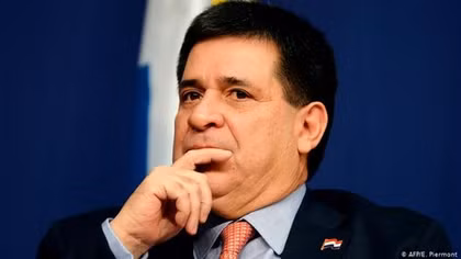 Cựu Tổng thống Paraguay bị cảnh sát Brazil "sờ gáy"