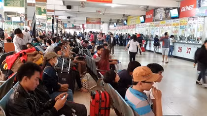 Ngày Tết lo chuyện trái khoáy ở Bến xe Miền Đông