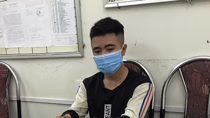 Ngáo đá dùng hung khí đập phá trụ sở làm việc