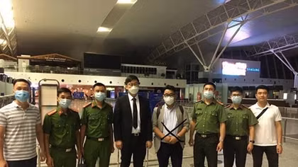Trốn truy nã ở Hà Nội, đối tượng lừa đảo người Hàn Quốc ra đầu thú