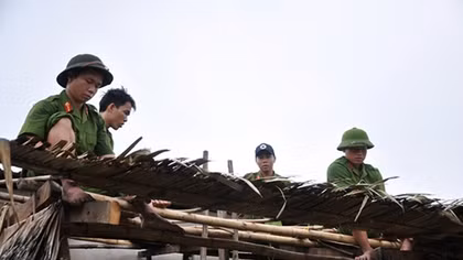 Tuổi trẻ Công an tỉnh Trà Vinh thực hiện ba cùng với dân