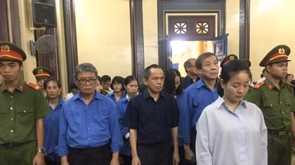 Xét xử vắng mặt “người đàn bà quyền lực” trong giới ngân hàng