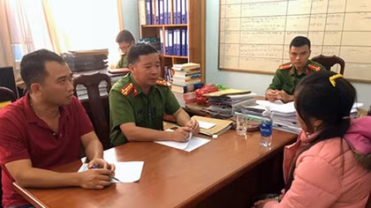 Triệt phá đường dây mua bán 4 bánh heroin và 2,2kg ma túy đá