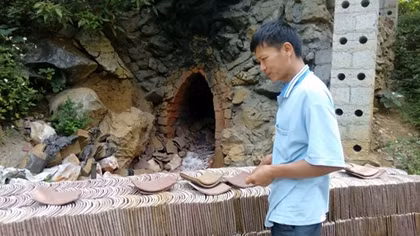 Độc đáo nghề làm ngói máng vùng sơn cước