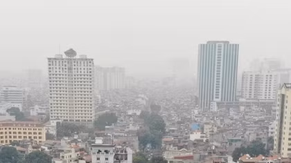Nắng lên, không khí Hà Nội vẫn nguy hại cho sức khỏe