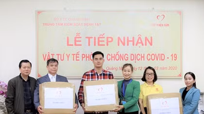 Quỹ thiện tâm Vingroup tặng 140.000 chiếc khẩu trang cho người dân 7 tỉnh biên giới