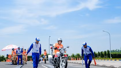 Chung kết ”Hội thi hướng dẫn viên lái xe an toàn xuất sắc”