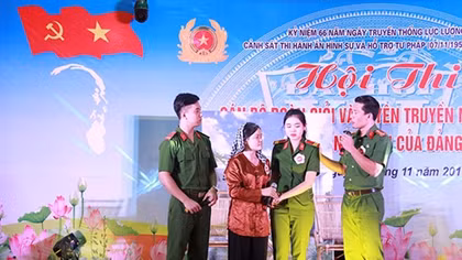 Xung kích tuyên truyền thực hiện Nghị quyết Đại hội XII của Đảng