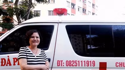 Bà Bính "bồ tát" bán đất mua xe cứu thương chở bệnh nhân nghèo