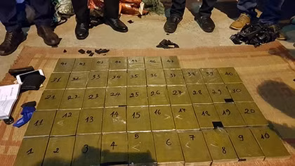 Bắt quả tang đối tượng vận chuyển trái phép 47 bánh heroin