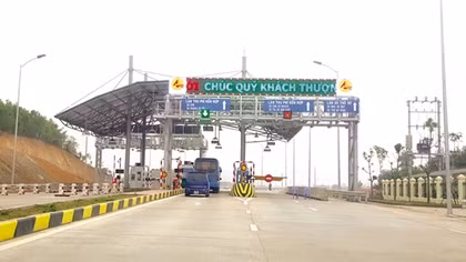 (Nghịch lý) Trạm thu phí, đi 4km tính tiền toàn tuyến