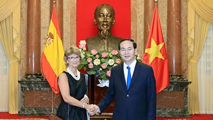 Chủ tịch nước Trần Đại Quang tiếp các Đại sứ trình Quốc thư