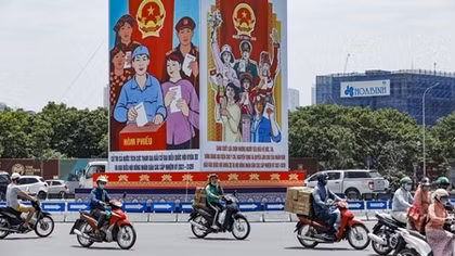Thủ đô Hà Nội rực rỡ băng rôn, cờ hoa trước Ngày bầu cử