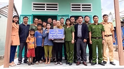 Học tập Bác để xây dựng hình ảnh đẹp của người chiến sỹ Công an
