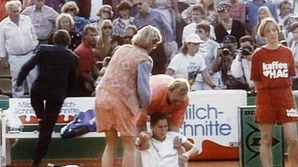 Nhát dao giữa sân quần vợt và bị kịch của Monica Seles