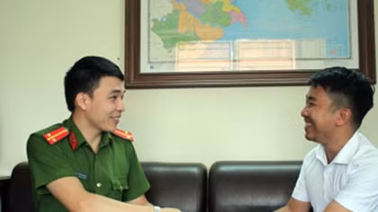 Nhặt được của rơi, chiến sỹ Cảnh sát PCCC trả lại người mất
