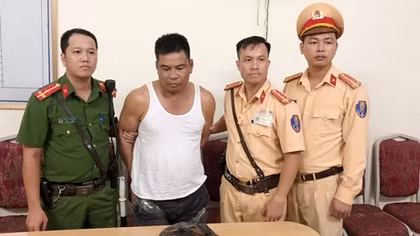 Con nghiện đi mua ma tuý đụng phải CSGT