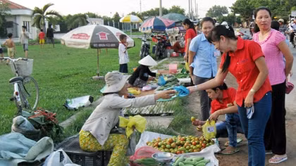 Thưởng Tết 2018: Người trông ngóng, người hững hờ