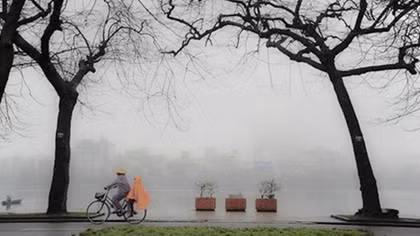 Miền Bắc sáng sương mù bao phủ, trưa trời nắng nhẹ