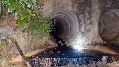 Phát hiện cơ sở sản xuất xả nước thải đen ngòm ra sông La Ngà