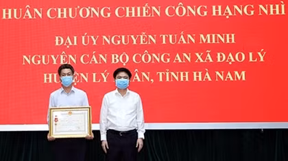 Truy tặng Huân chương Chiến công hạng Nhì cho Đại úy Nguyễn Tuấn Minh