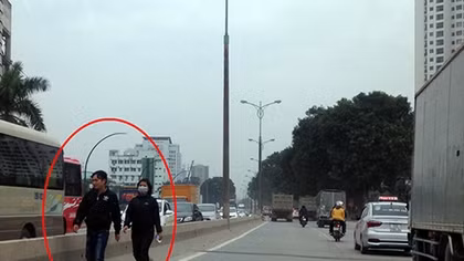 Nguy hiểm rình rập người đi bộ phớt lờ quy định