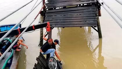 Sập cầu gỗ ở Nha Trang, 3 người may mắn thoát chết