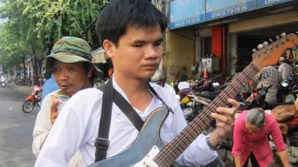 Hành trình vượt khó của "người thầy tất cả các môn học"