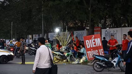 Bãi gửi xe tự phát “chặt chém” CĐV đi xem bóng đá tại SVĐ Mỹ Đình